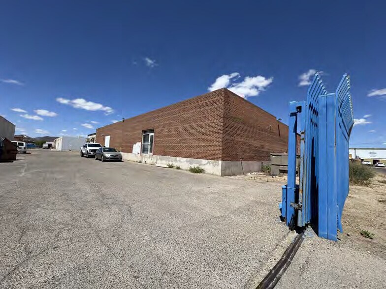 More Photos Of 960 E 17th St, Tucson Warehouse For Sale