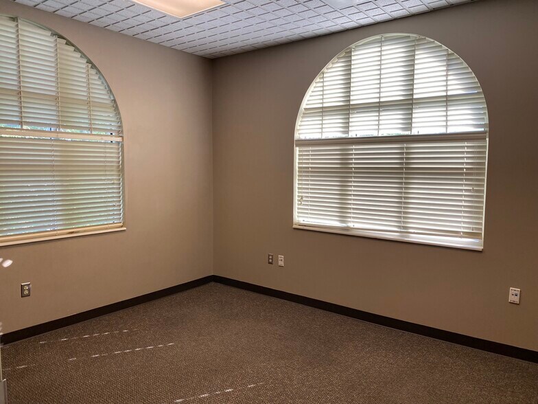 More Photos Of 909 E Republic Rd, Springfield Office For Lease