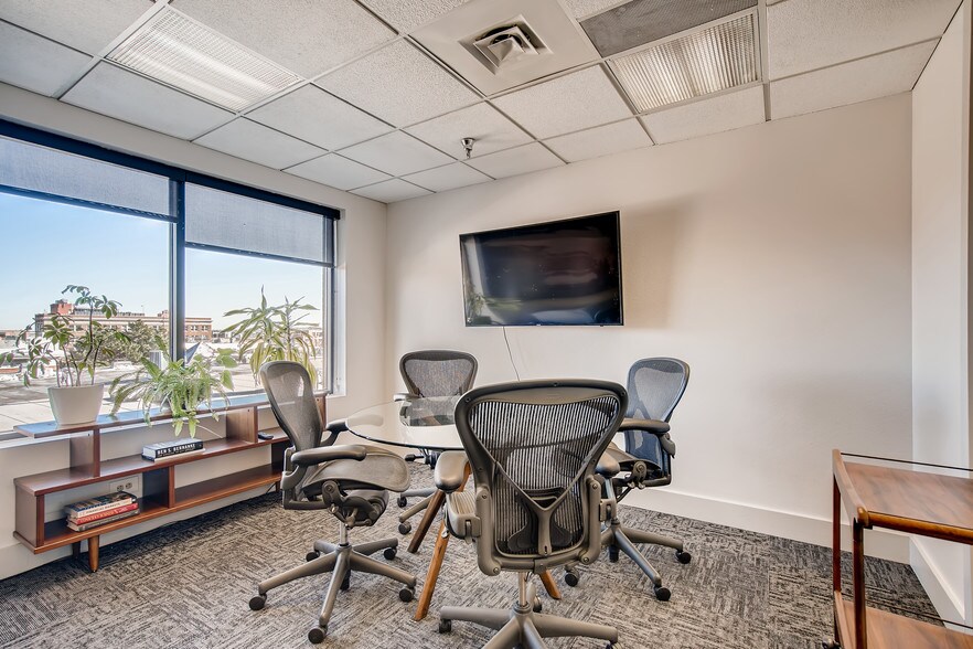 More Photos Of 1035 Pearl St, Boulder Office For Sale