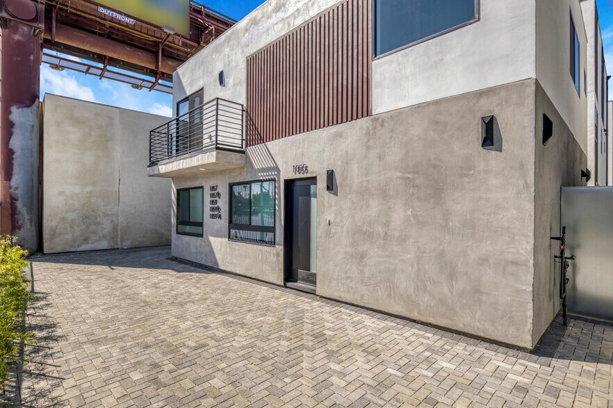 More Photos Of 1857 Crenshaw Blvd, Los Angeles Apartments For Sale