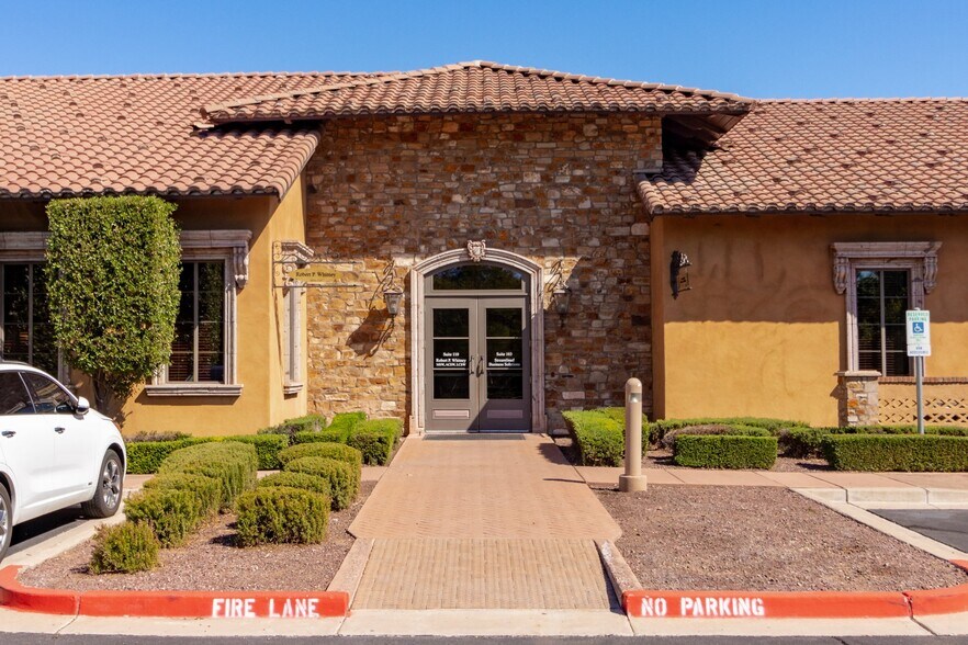 890 W Elliot Rd, Gilbert, AZ 85233 Office For Lease