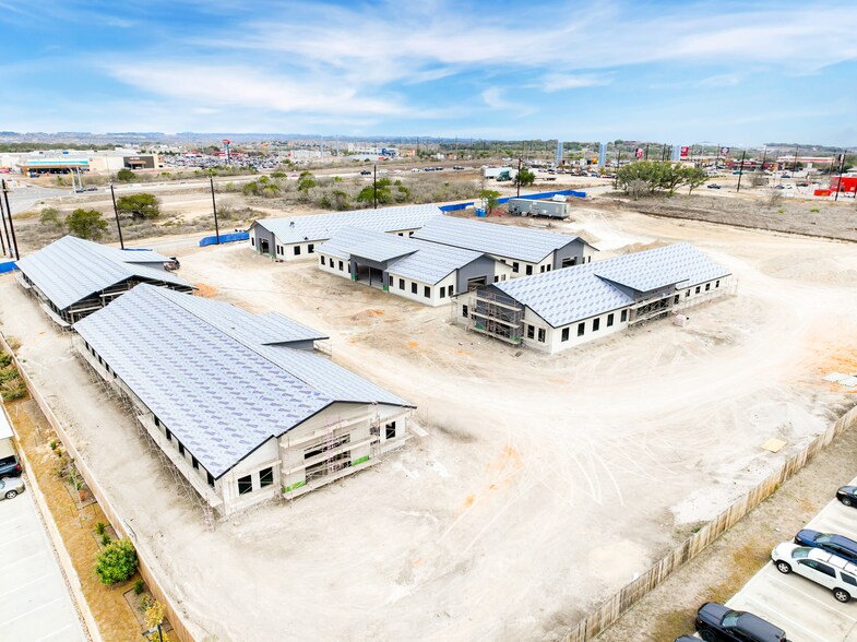 More Photos Of 211 Crossing Ave, San Antonio Office For Sale