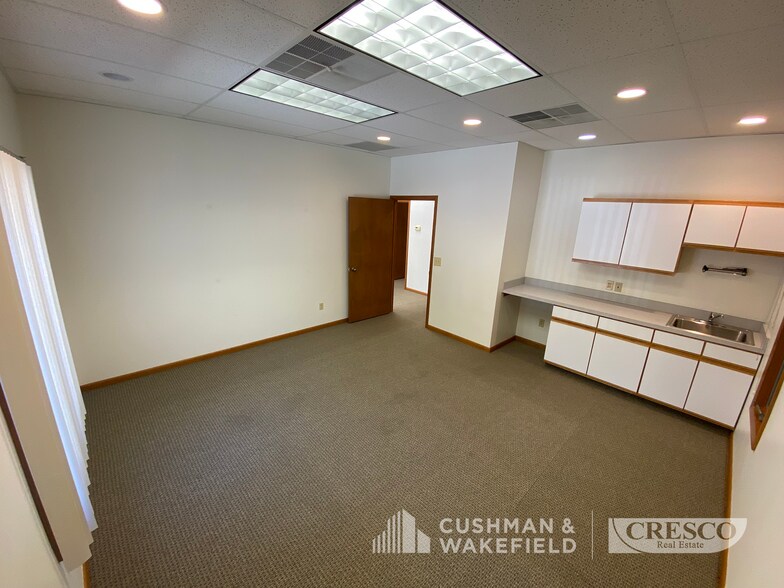 More Photos Of 815 Crocker Rd, Westlake Office For Lease