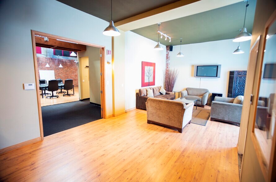 More Photos Of 8950-8956 Ellis Ave, Los Angeles Showroom For Lease