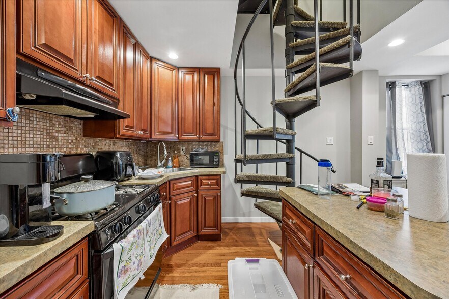 More Photos Of 1909 S Broad St, Philadelphia Office Residential For Sale