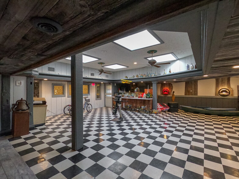 More Photos Of 2006-2024 S Airport Rd W, Traverse City Freestanding For Lease