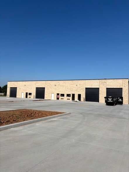 Primary Photo Of 1621 Morgan Rd, Yukon Specialty For Lease