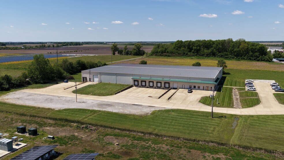 More Photos Of 2602 W Randolph St, Vandalia Distribution For Lease