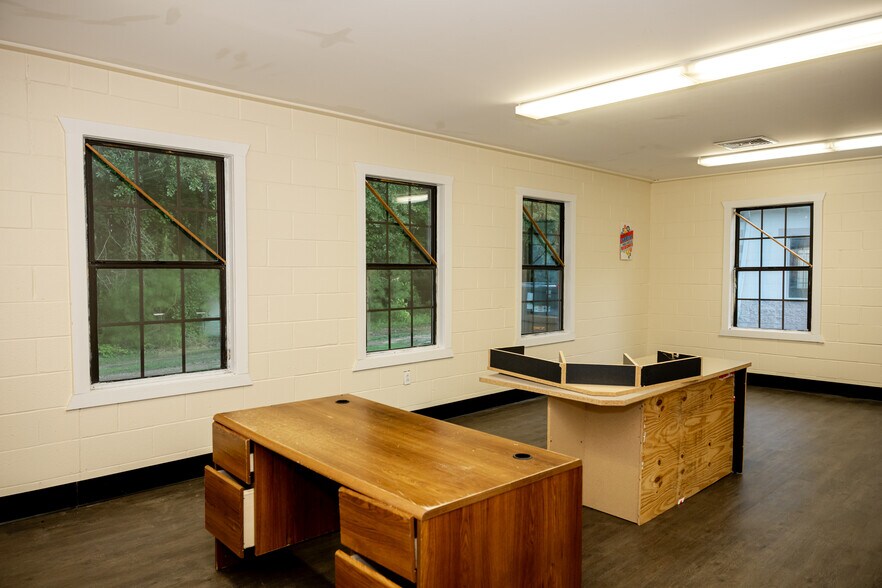 More Photos Of 626 Old River Rd, Sylvania Manufacturing For Sale