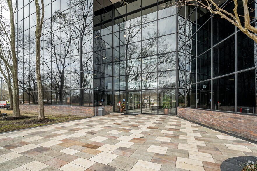 More Photos Of 3200 Wilcrest Dr, Houston Office For Sale