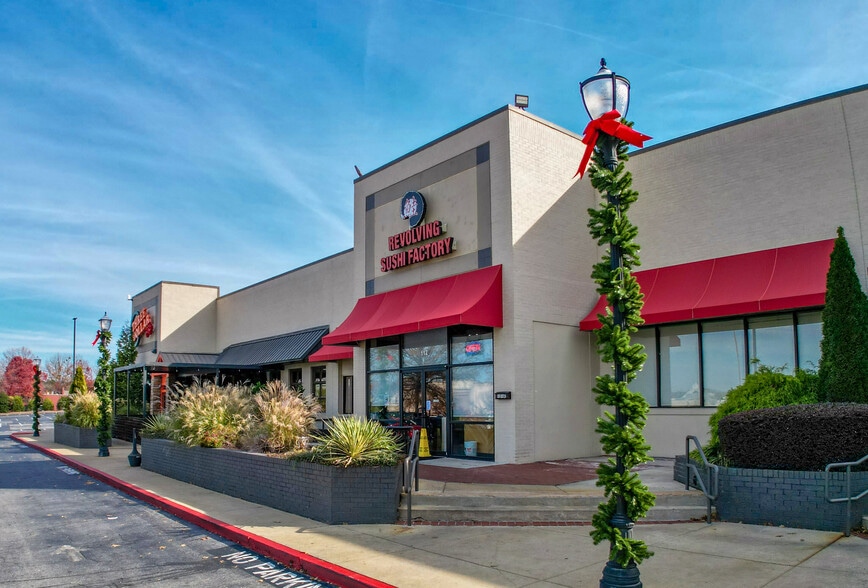 More Photos Of 2700 Town Center Dr, Marietta Unknown For Lease