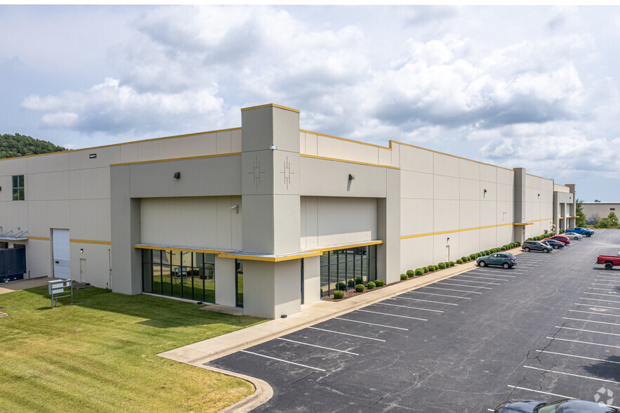 Primary Photo Of 1065 Conestoga Pky, Shepherdsville Distribution For Lease