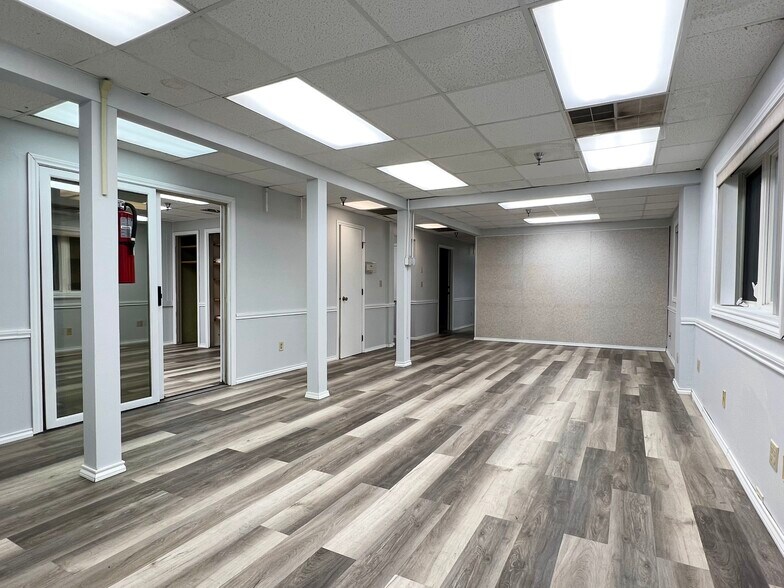 More Photos Of 675 E Allman St, Medford Warehouse For Lease