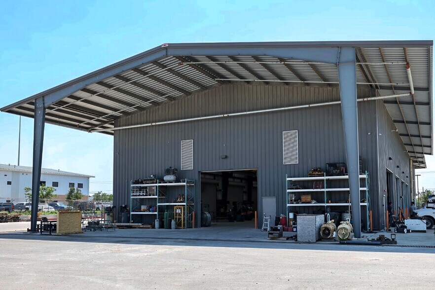 More Photos Of 16445 N Interstate 35, Pflugerville Warehouse For Sale