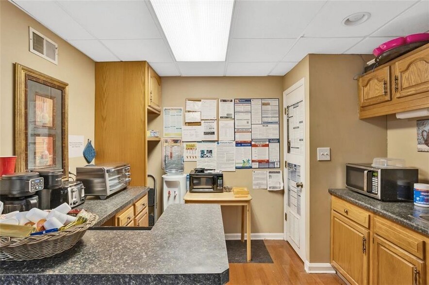 More Photos Of 1108 Ohio River Blvd, Sewickley Office For Sale