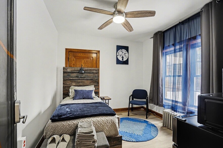 More Photos Of 302 N Tuscola Road, Bay, Bay City Hotel For Sale
