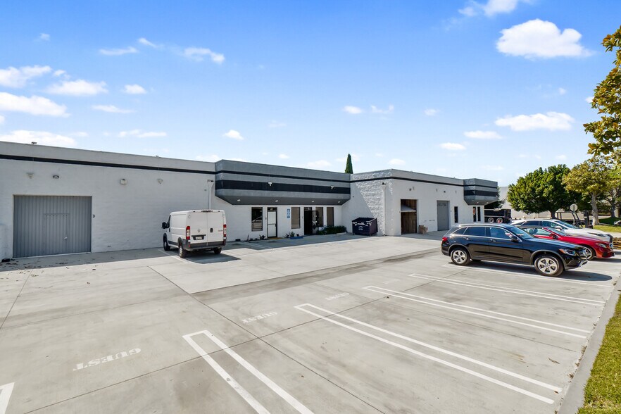 More Photos Of 5482 Business Dr, Huntington Beach Manufacturing For Lease