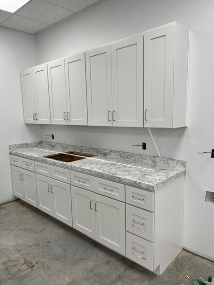 More Photos Of 1217 Remount Rd, North Charleston Warehouse For Lease