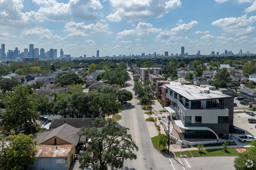 More Photos Of 1023 Studewood St, Houston Storefront Retail Office For Lease