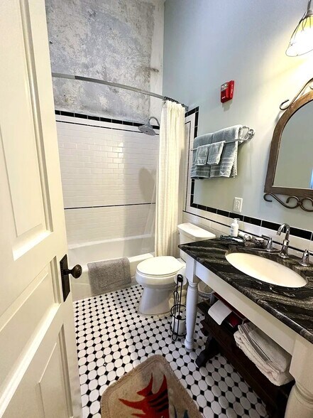 More Photos Of 1110 Caldwell St, Newberry Lodge Meeting Hall For Sale