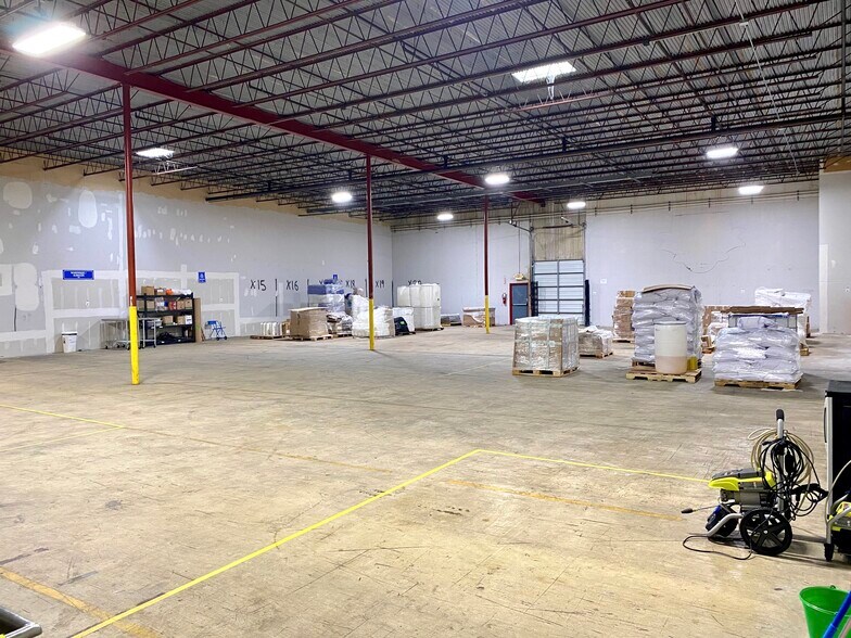 More Photos Of 8134 Interchange Pky, San Antonio Warehouse For Lease