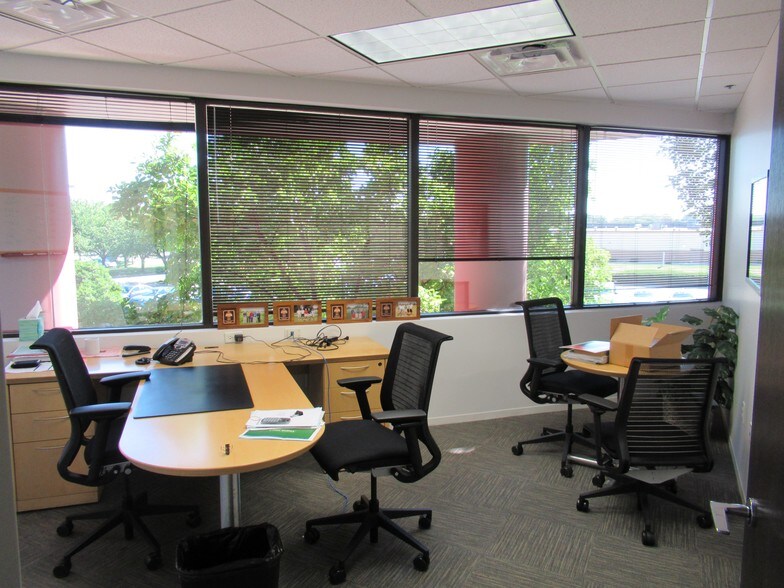 More Photos Of 3201 W White Oaks Dr, Springfield Office For Sale