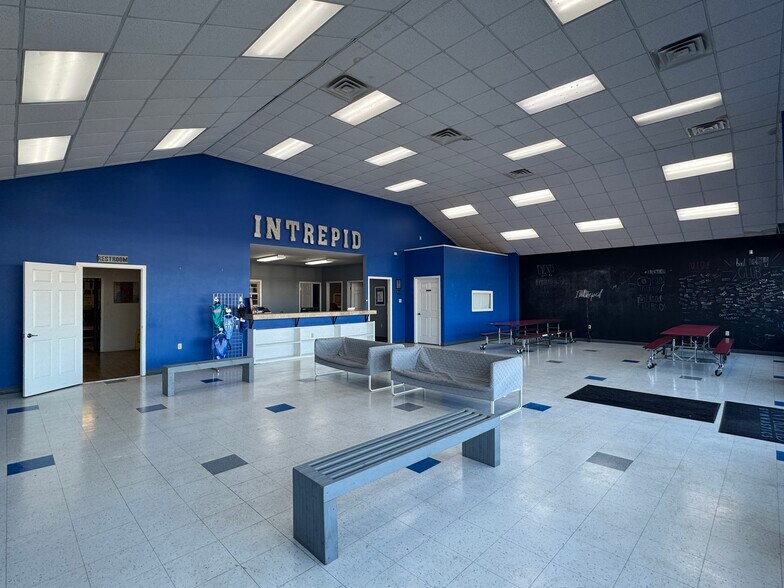 More Photos Of 1741 Nail Rd, Horn Lake Freestanding For Sale