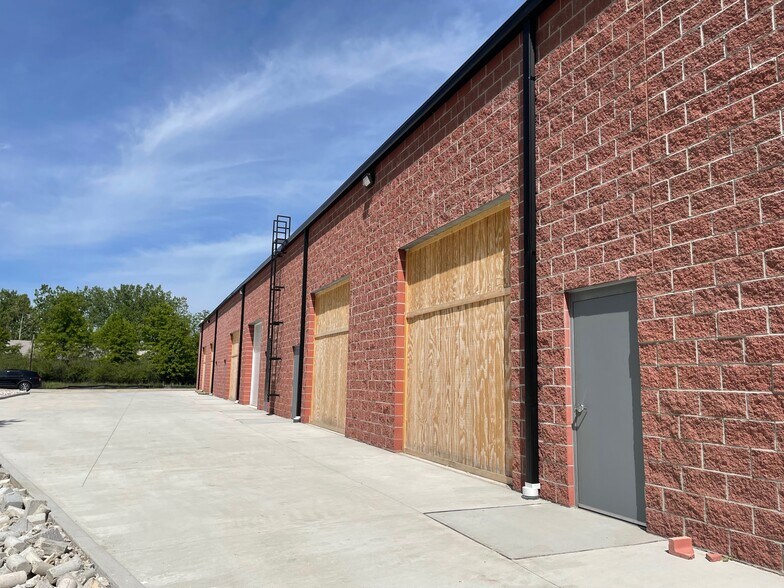 More Photos Of 1085-1115 W Bagley Rd, Berea Storefront Retail Office For Lease