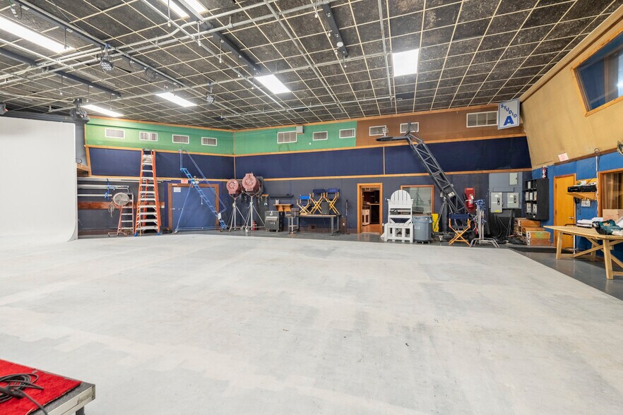 More Photos Of 15221 NE 21st Ave, Miami Warehouse For Sale