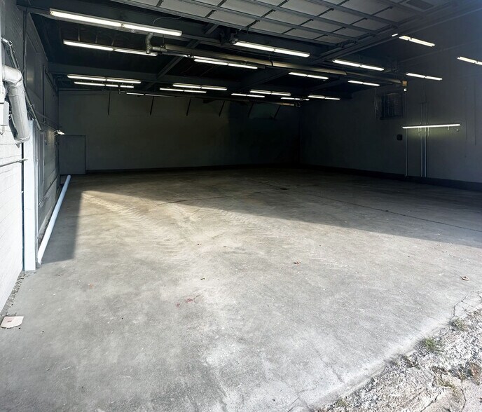 More Photos Of 51 Botsford Pl, Buffalo Truck Terminal For Lease