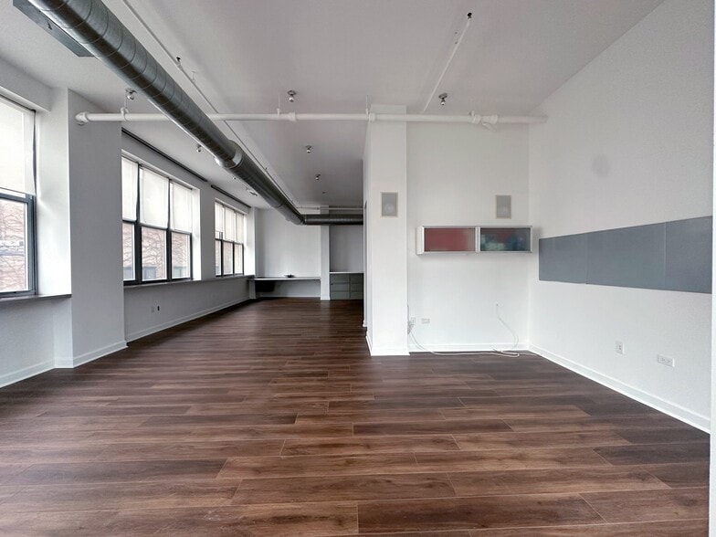 More Photos Of 824 W Superior St, Chicago Office Residential For Sale
