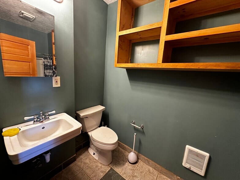 More Photos Of 747 Atlas Rd, Vader Warehouse For Sale