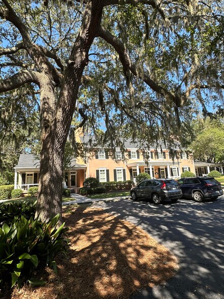 Primary Photo Of 10 Pinckney Colony Rd, Bluffton Office For Lease