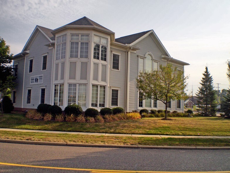 More Photos Of 10 Northwest Ave, Tallmadge Office For Sale