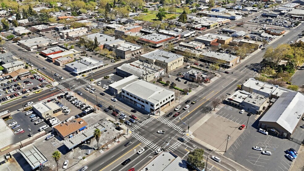 More Photos Of 208 E Olive Ave, Turlock Storefront Retail Office For Sale