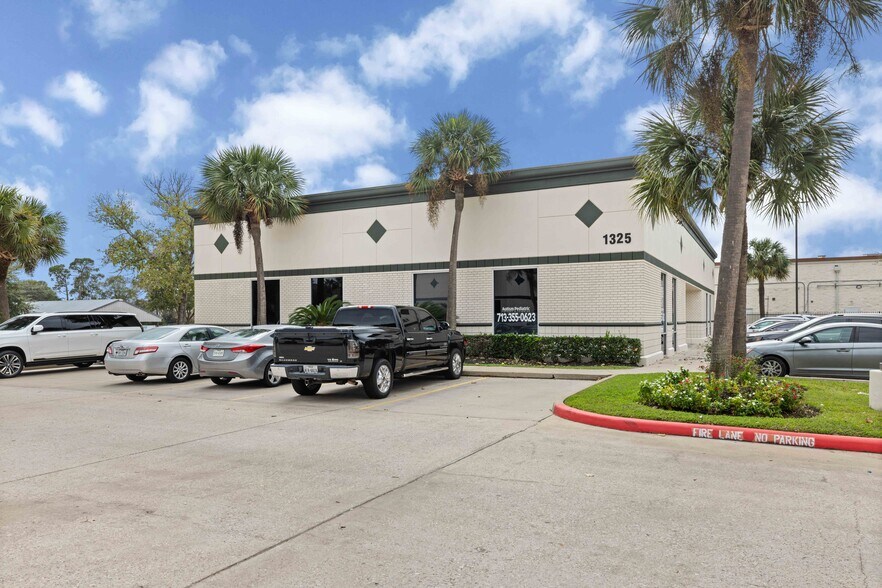 More Photos Of 1325 Space Park Dr, Houston Medical For Lease