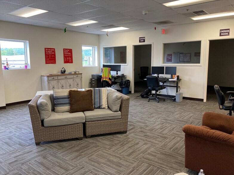 More Photos Of 503-509 Industrial Dr, Lewisberry Warehouse For Lease