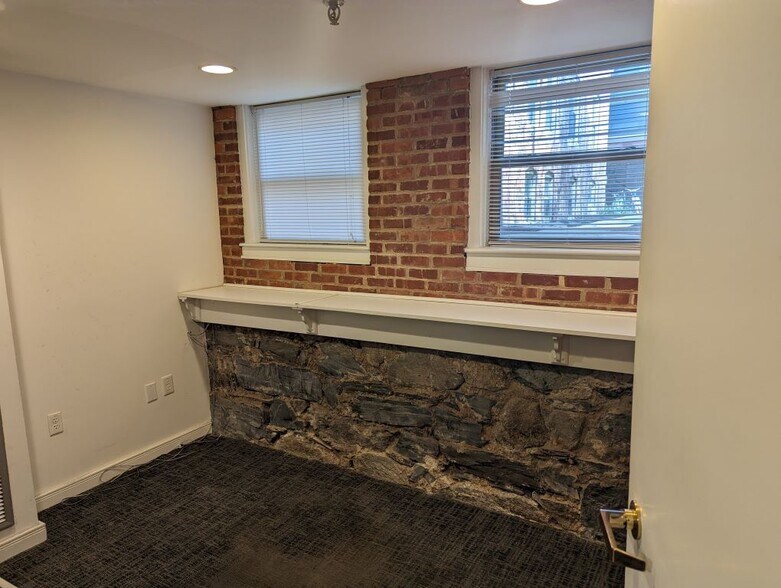 More Photos Of 4 University Rd, Cambridge Apartments For Lease