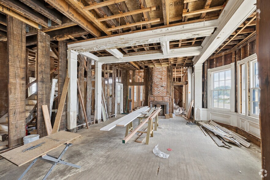 More Photos Of Main St, Portland Unknown For Lease