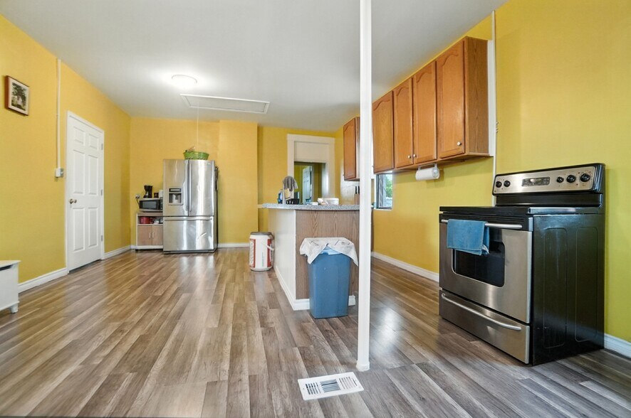 More Photos Of 603 S Broadway St, Dayton Warehouse For Sale