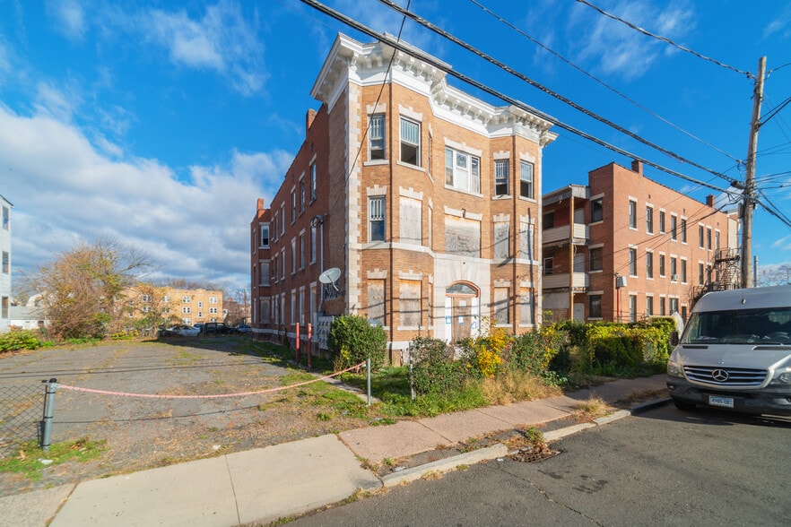 More Photos Of , Hartford Multifamily For Sale