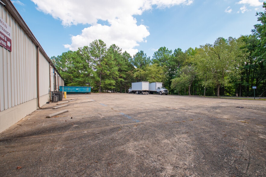 More Photos Of 121 S Lasalle St, Durham Warehouse For Lease
