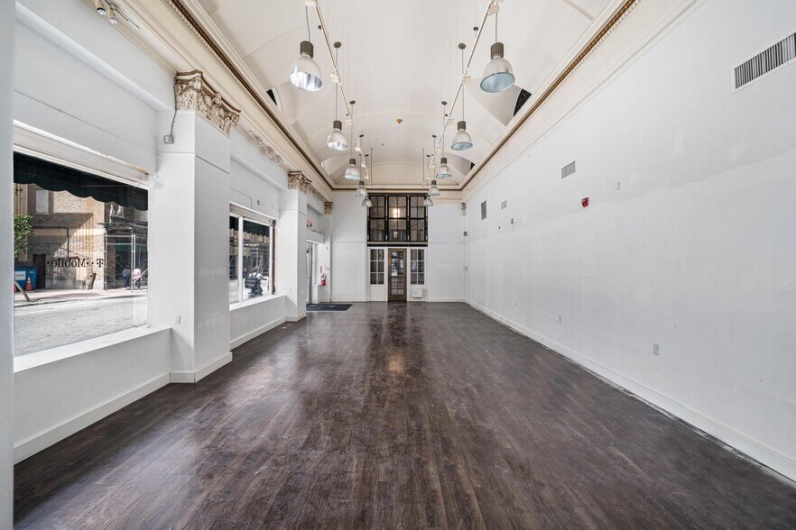 More Photos Of 25 SE 2nd Ave, Miami Office For Lease