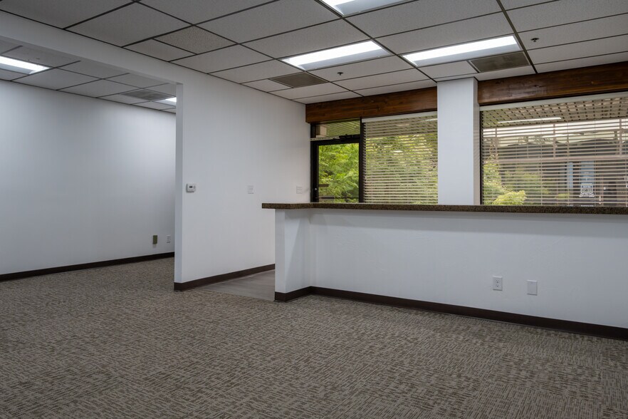 More Photos Of 3434 Truxtun Ave, Bakersfield Office For Lease