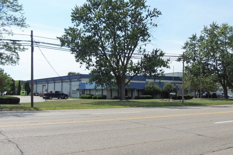 More Photos Of 10375 Dixie Hwy, Davisburg Manufacturing For Lease
