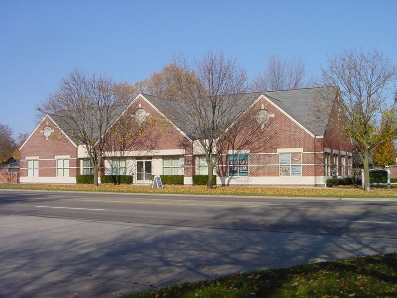 Primary Photo Of 2151 E 14 Mile Rd, Birmingham Medical For Lease