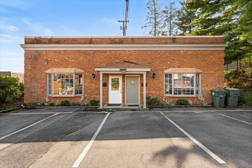 Primary Photo Of 121 NW Russell Rd, Abingdon Office For Sale