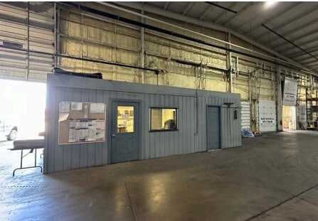 More Photos Of 15401 Industrial Dr, Schoolcraft Warehouse For Lease