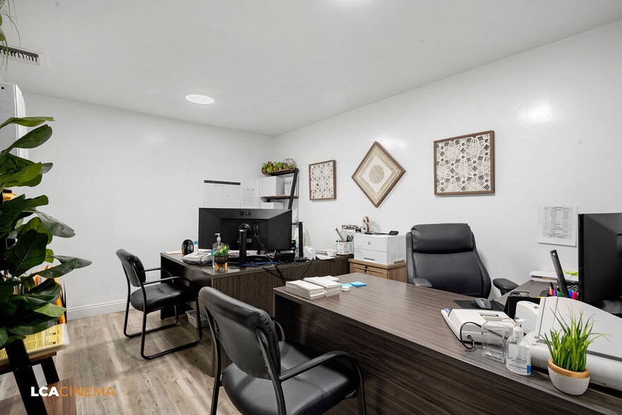 More Photos Of 3723 Wilson Rd, Bakersfield Office For Lease