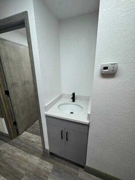 More Photos Of 301 Frontage Rd, Clermont Medical For Lease